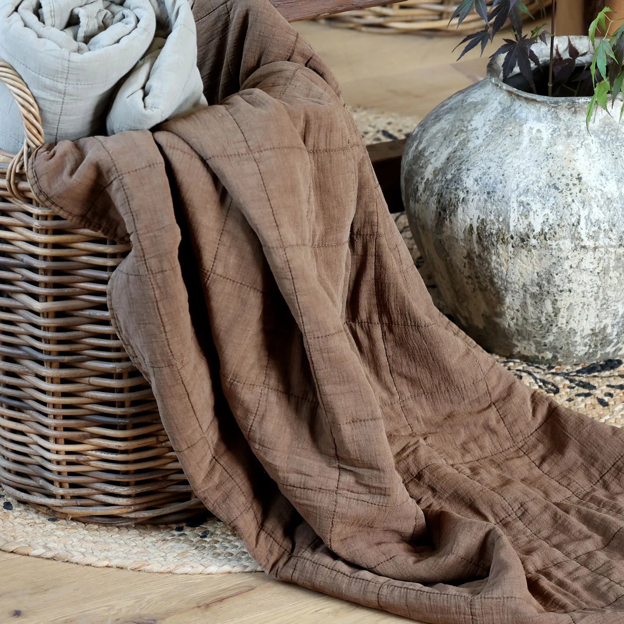 Aix Vintage Quilt aus Baumwolle in Walnuss, 130 × 180 cm von Chic Antique