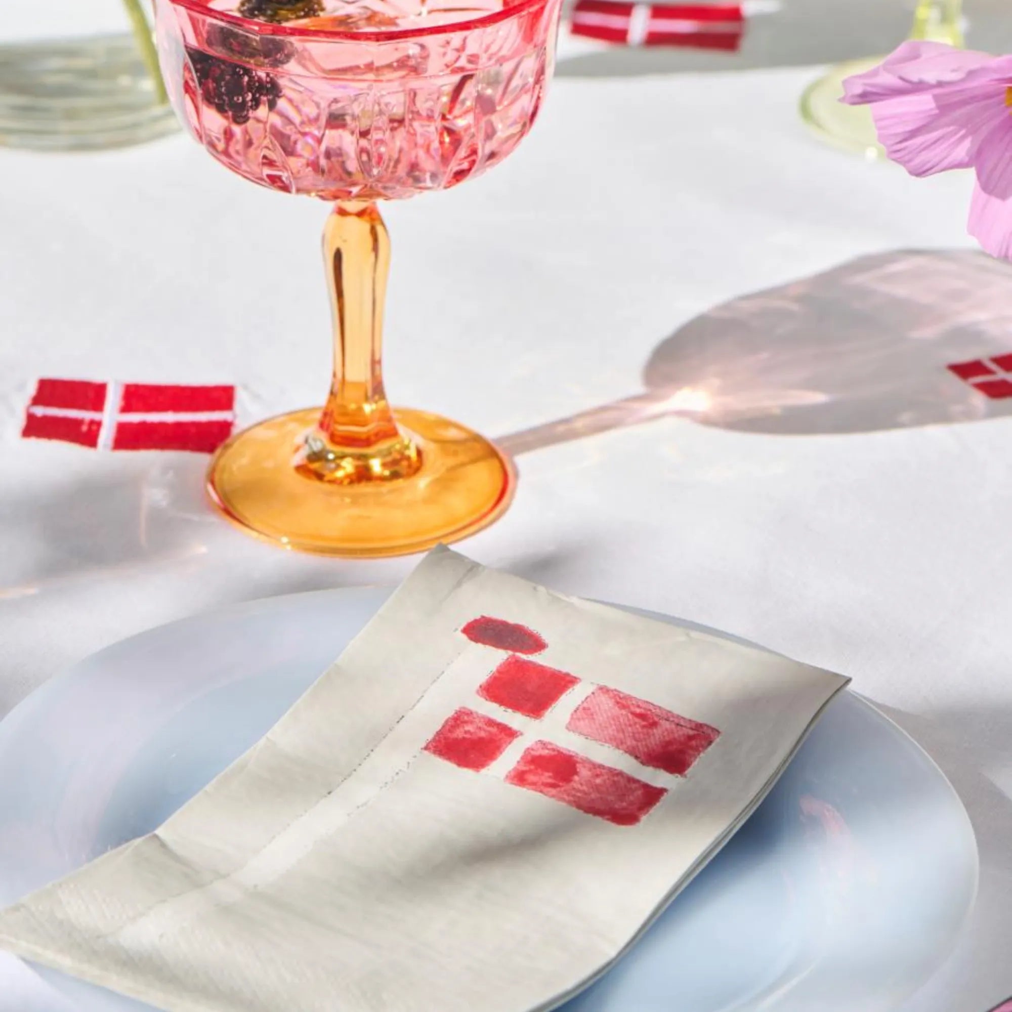 Ib Laursen Servietten „Dannebrog“ 40 x 40 cm – 16 Papierservietten mit dänischer Flagge