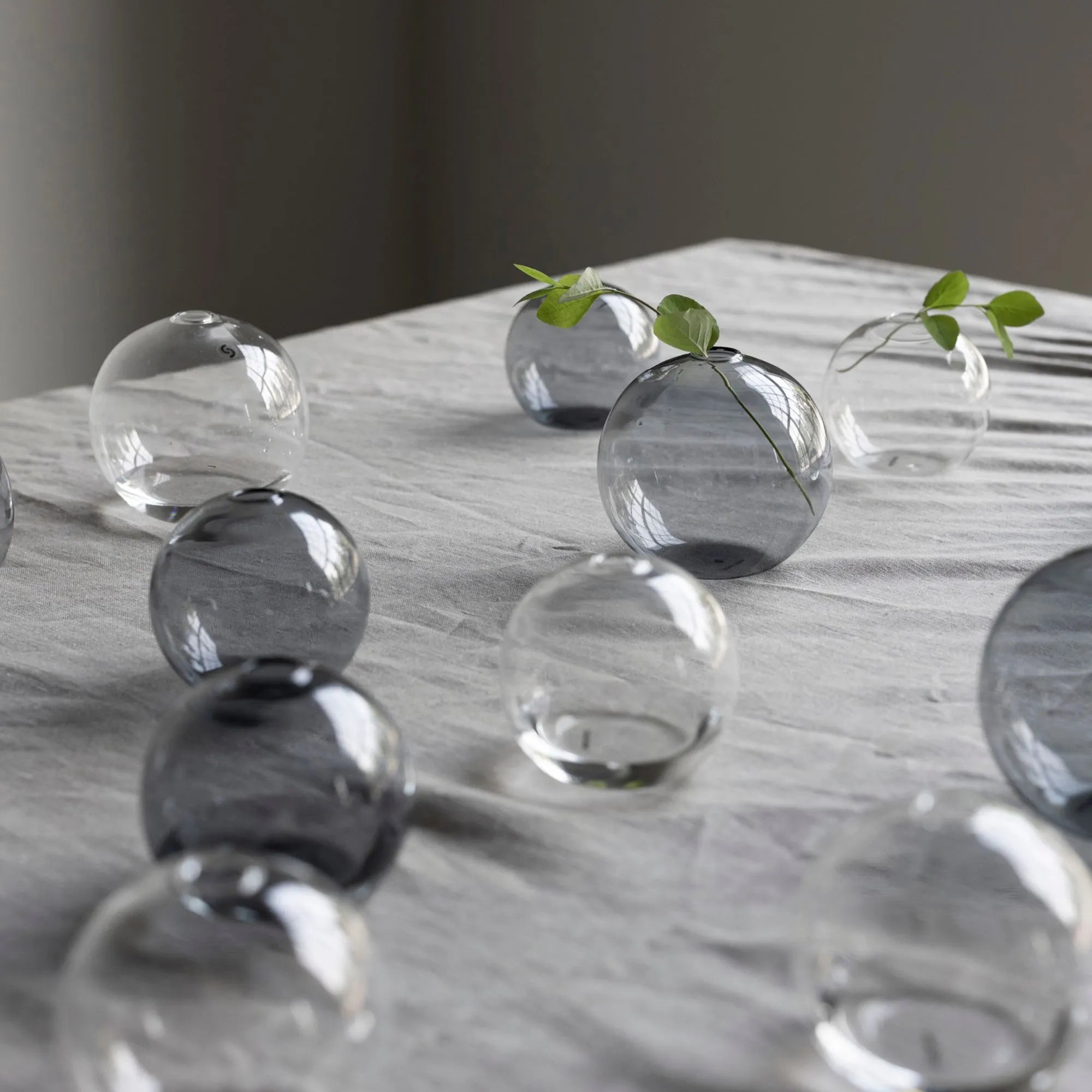 Storefactory „Hult“ Vase aus grauem Glas