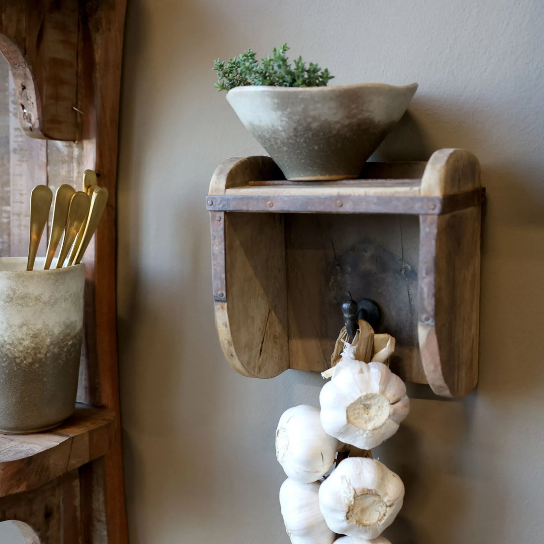 Grimaud Wandhaken mit Ablage aus Recyclingholz von Chic Antique