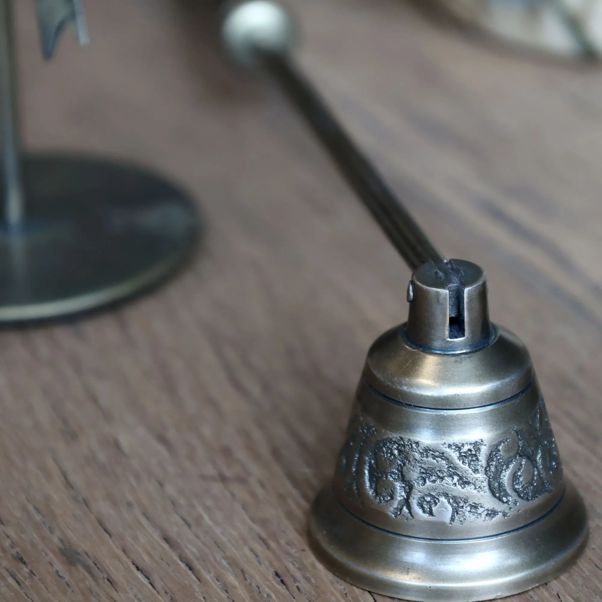 Kerzenlöscher aus Aluminium in Antik Messing von Chic Antique