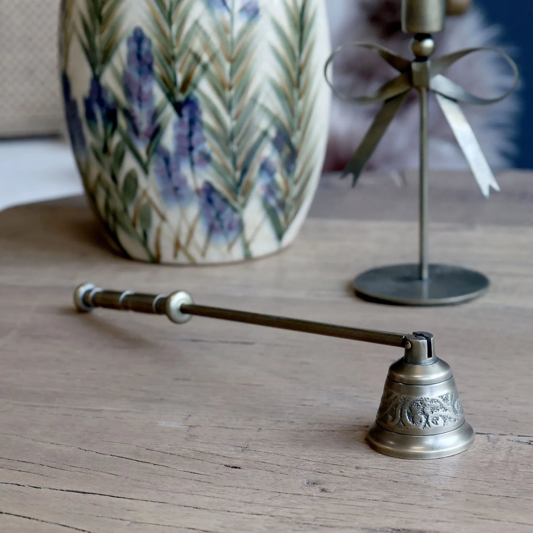 Chic Antique Kerzenlöscher in Antik-Messing