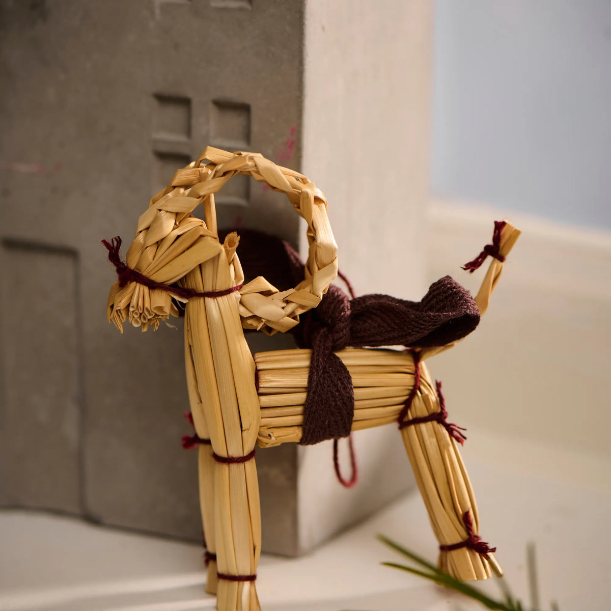 Ib Laursen hängende Weihnachtsziege Julbock braun 8,5 cm