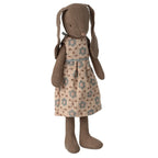 Maileg Hase Mädchen Größe 2 24 cm – Stofftier aus Leinen & Baumwolle, Blumenkleid